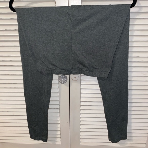 🌼🌼🌼🌼OLIVE GREEN LEGGINGS - Picture 2 of 6